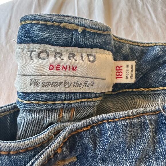 TORRID DENIM JEANS WOMENS SIZE 18 REGULAR STRAIGHT LEG SKINNY STRETCH PL… - Picture 5 of 8